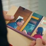 Zbliżenie na zdjęcie Suata i Yildiz w restauracji.