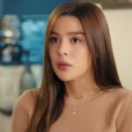 Zeynep nie wie, co powiedzieć.