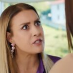 Belkis patrzy groźnie na Zeynep.