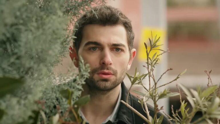 Yusuf zdaje sobie sprawę, że Gulce i Tahir nie są kochankami.