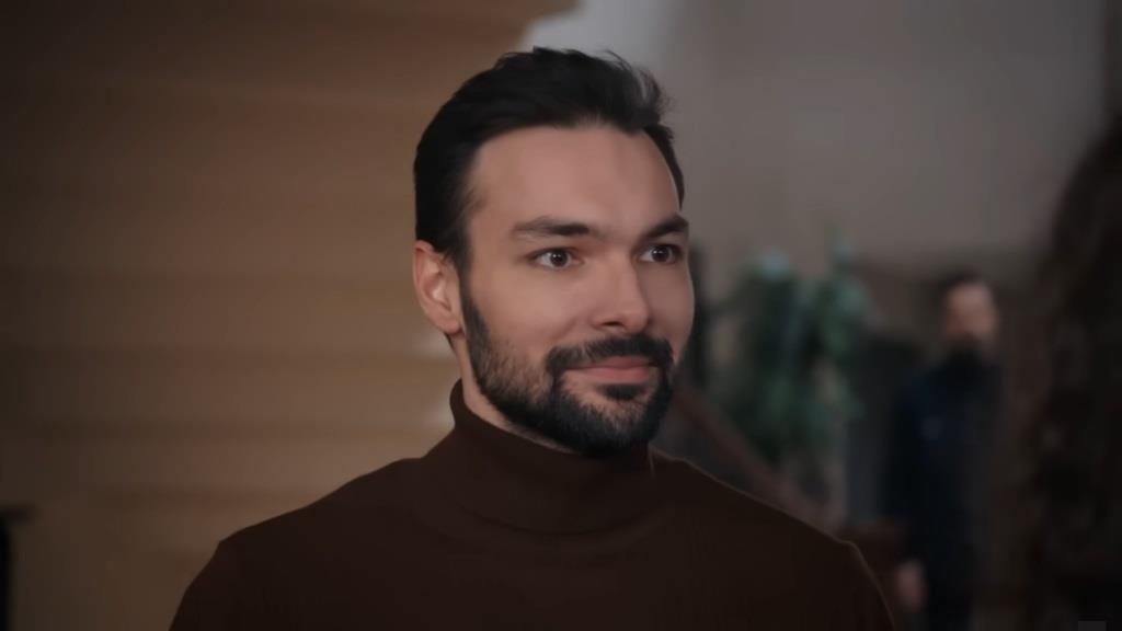 Kubilay cieszy się, słysząc, że Nana przyjęła jego propozycję.