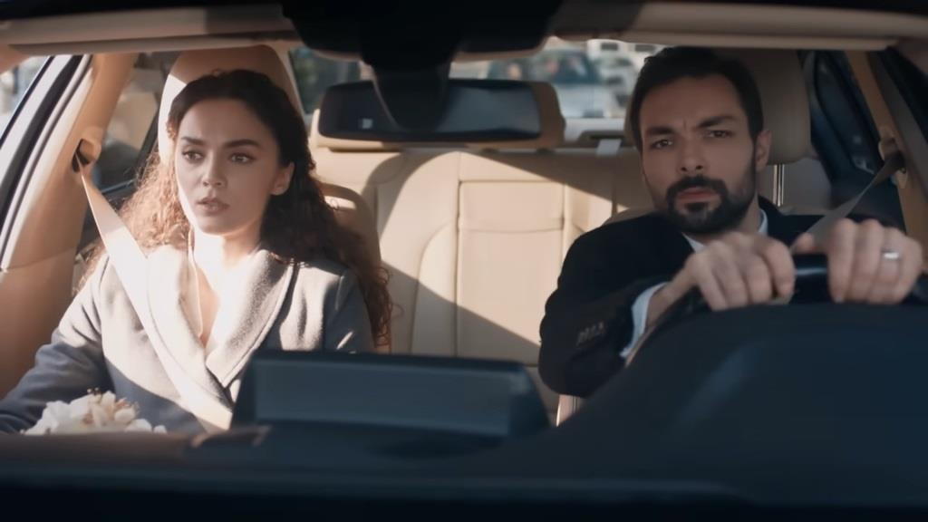 Nana i Kubilay są w drodze do urzędu stanu cywilnego.