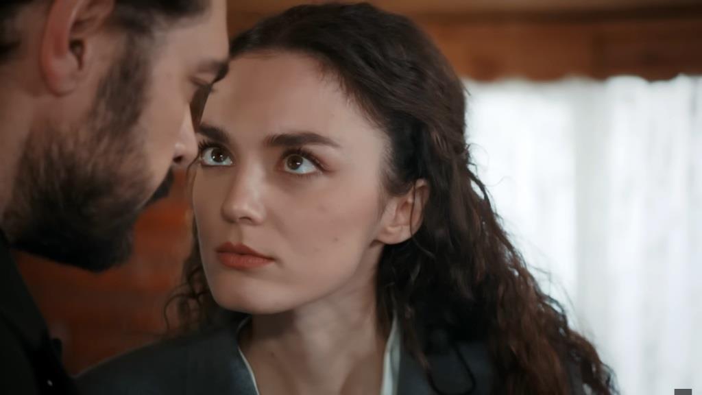 Nana ani myśli podporządkować się Yamanowi. Patrzy mu prosto w oczy stanowczo.