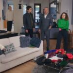 Scena w salonie domu Bulenta. Mężczyzna oznajmia zgromadzonym, że to on kupił rzeczy, które Feraye znalazła w pokoju Zeynep.