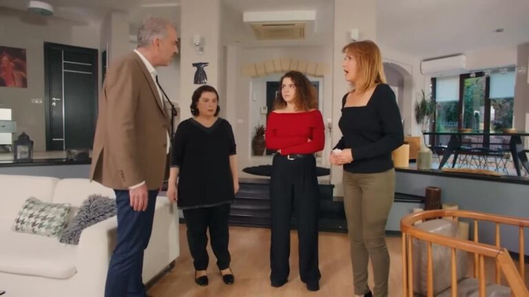 Kadr z 53. odcinka serialu "Miłość i nadzieja". Bulent mówi żonie, że ich córka zastawiła podstępną pułapkę na Zeynep. Feraye jest w szoku.