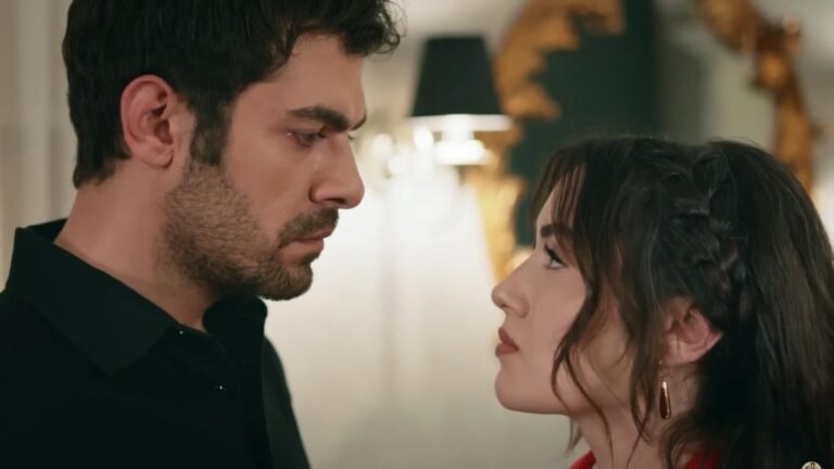 Kadr z 117. odcinka. Halil i Zeynep żegnają się w myślach.