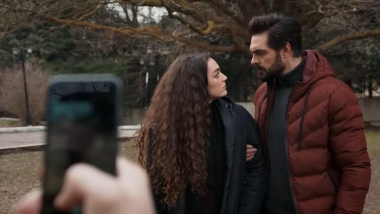 Nana i Yaman oraz telefon w ręku Cengera.