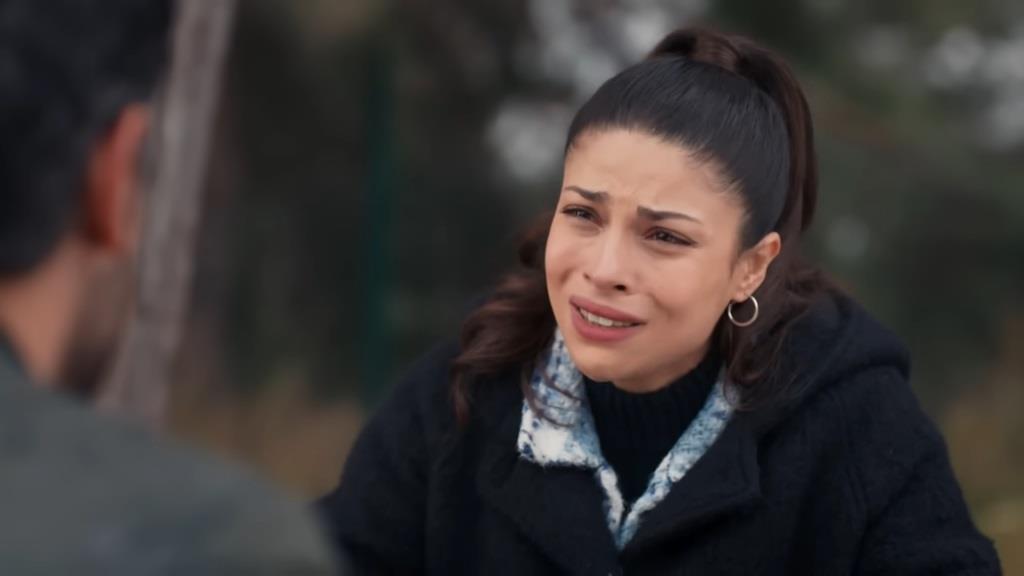 Ayse jest załamana.