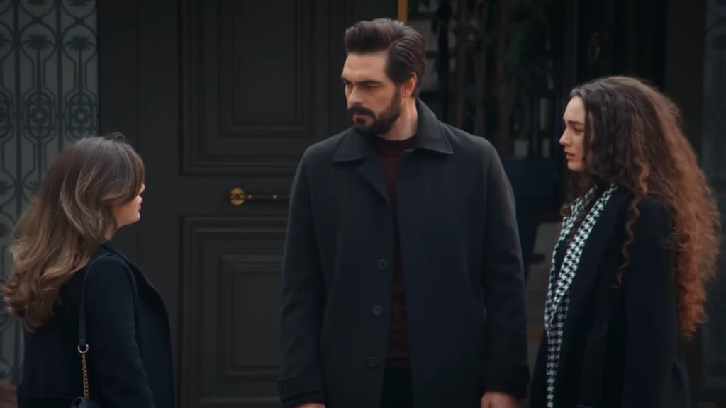 Urzędnika, Yaman i Nana.