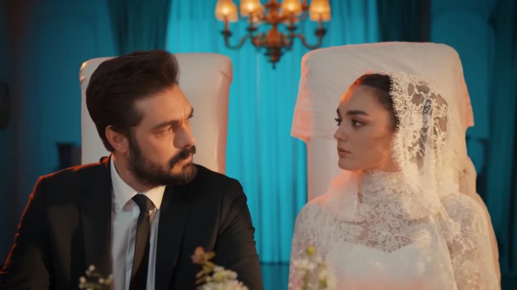 Kadr z 758. odcinka. Yaman nie zgadza się na ślub z Naną.