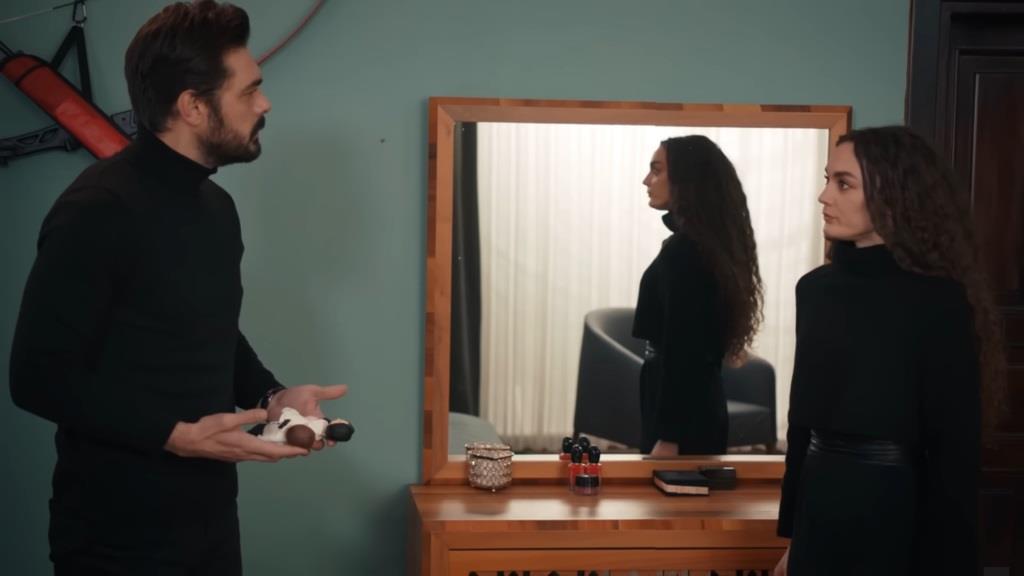 Yaman znajduje figurki w pokoju Nany. Oczekuje od niej wyjaśnień.