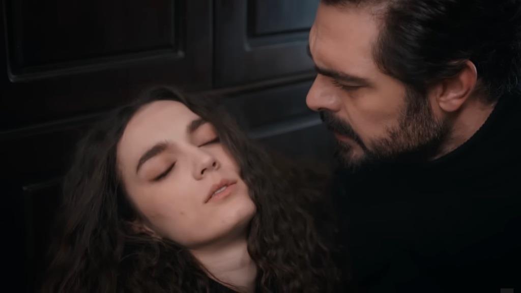 Kadr z 760. odcinka. Nana w ramionach Yamana.