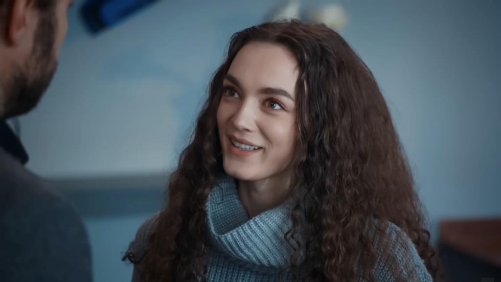 Nana uśmiecha się, dowiadując się o zaplanowanej przez Yamana wycieczce.