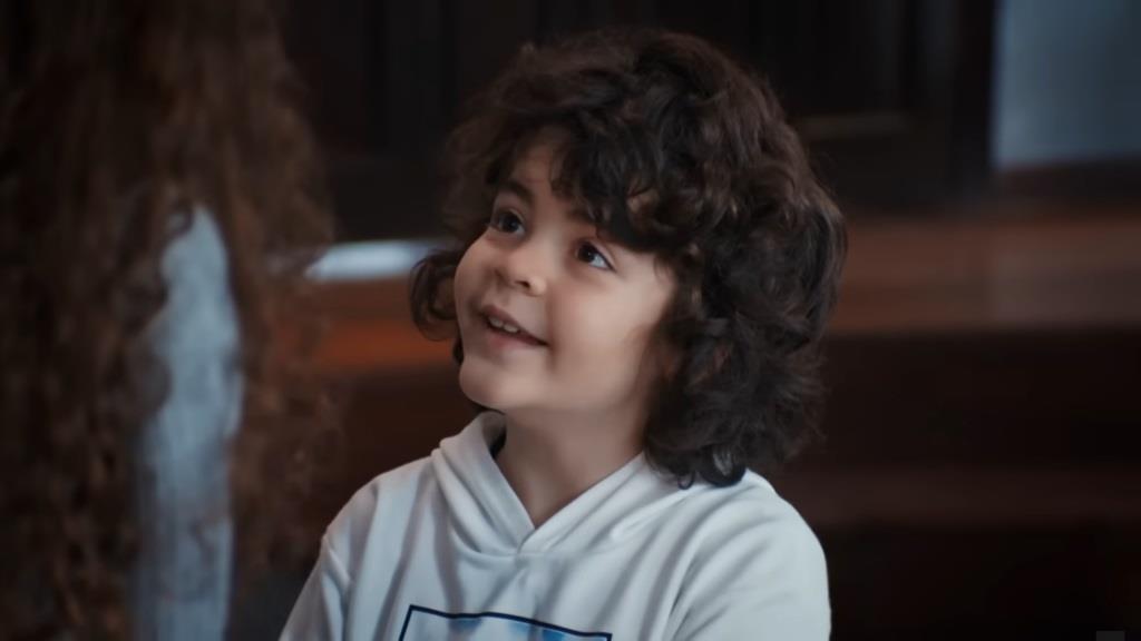 Kadr z 763. odcinka. Yusuf cieszy się, słysząc o wspólnej wycieczce.