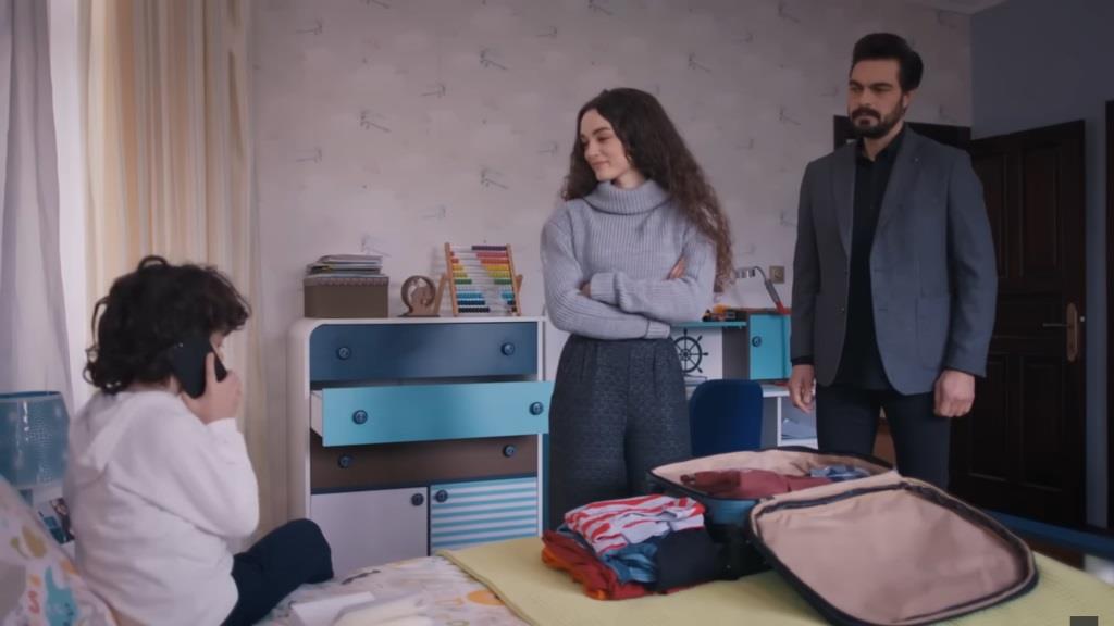 Yusuf, Nana i Yaman szykują się do podróży.