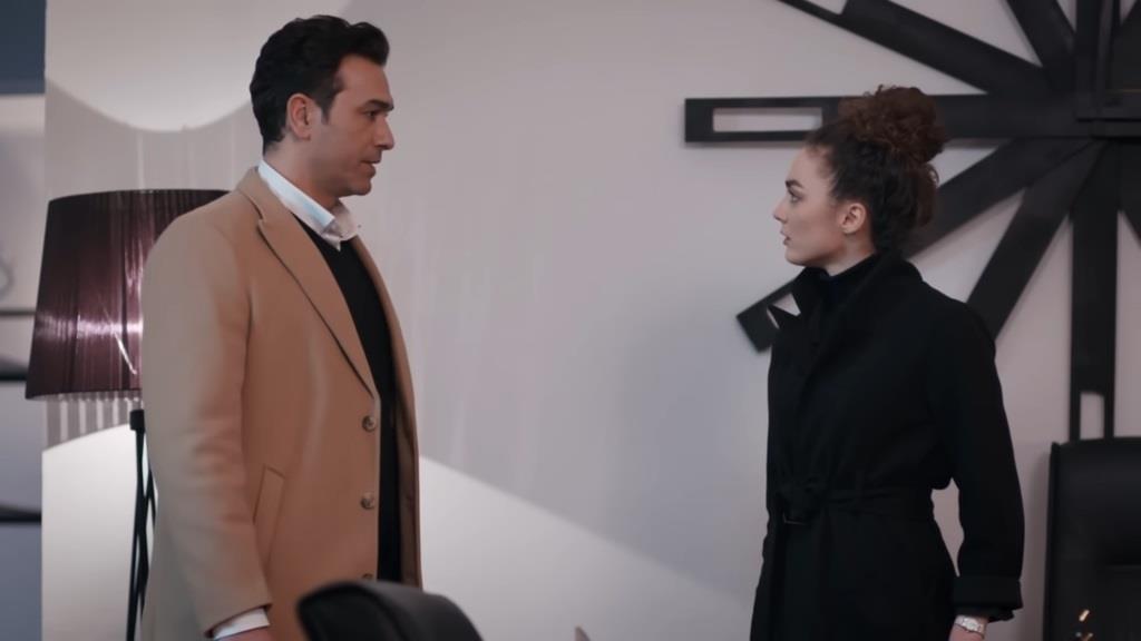 Nedim i Nana w gabinecie Yamana.