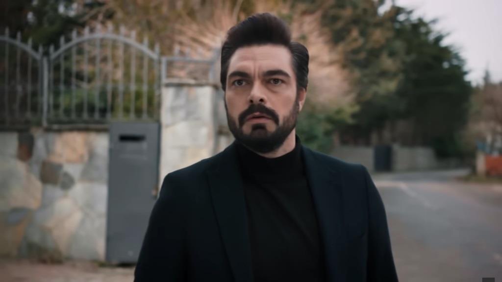 Yaman jest w szoku, widząc Nedima i Nanę w objęciach.