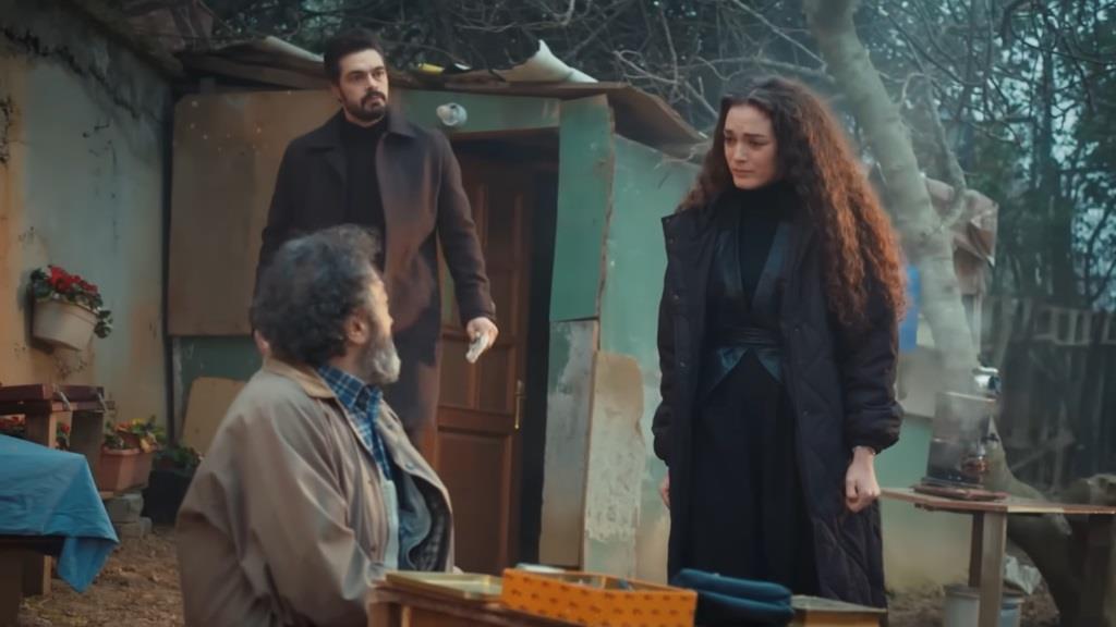 Nana przychodzi do chaty Veliego.