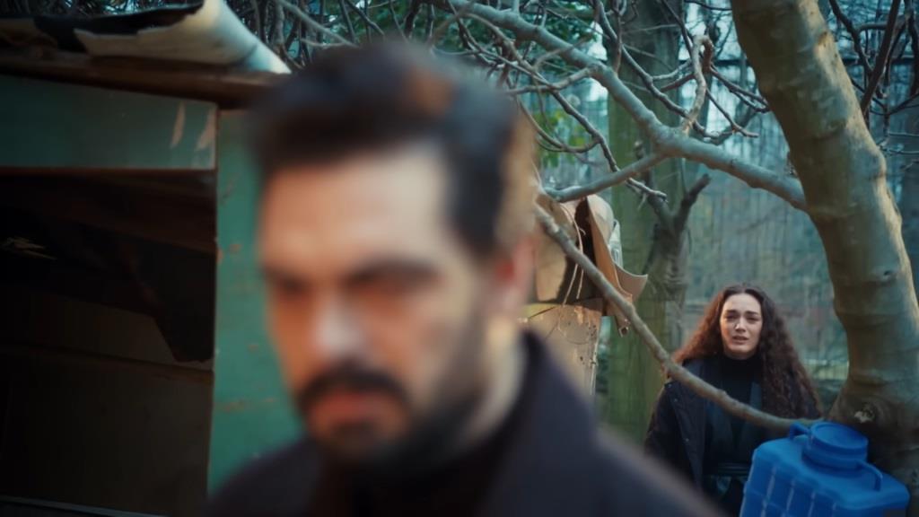 Nana słyszy, jak Yaman mówi, że ją kocha.