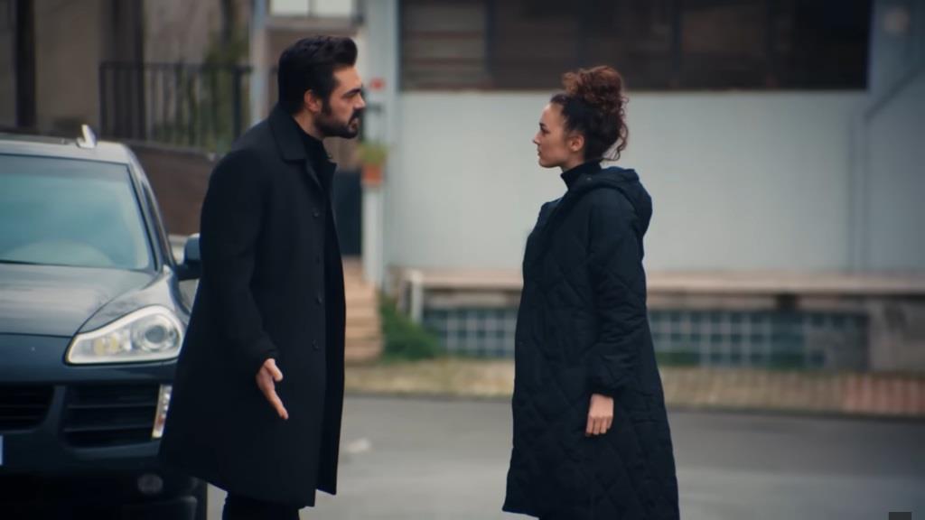 Yaman jest zły, że Nana podąża za nim.