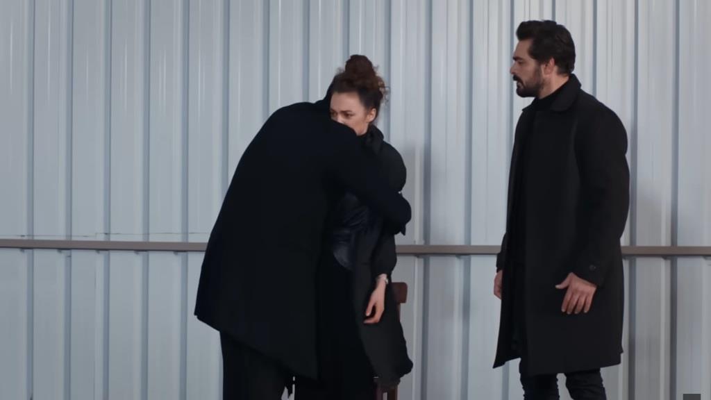 Nedim przytula Nanę na oczach Yamana.