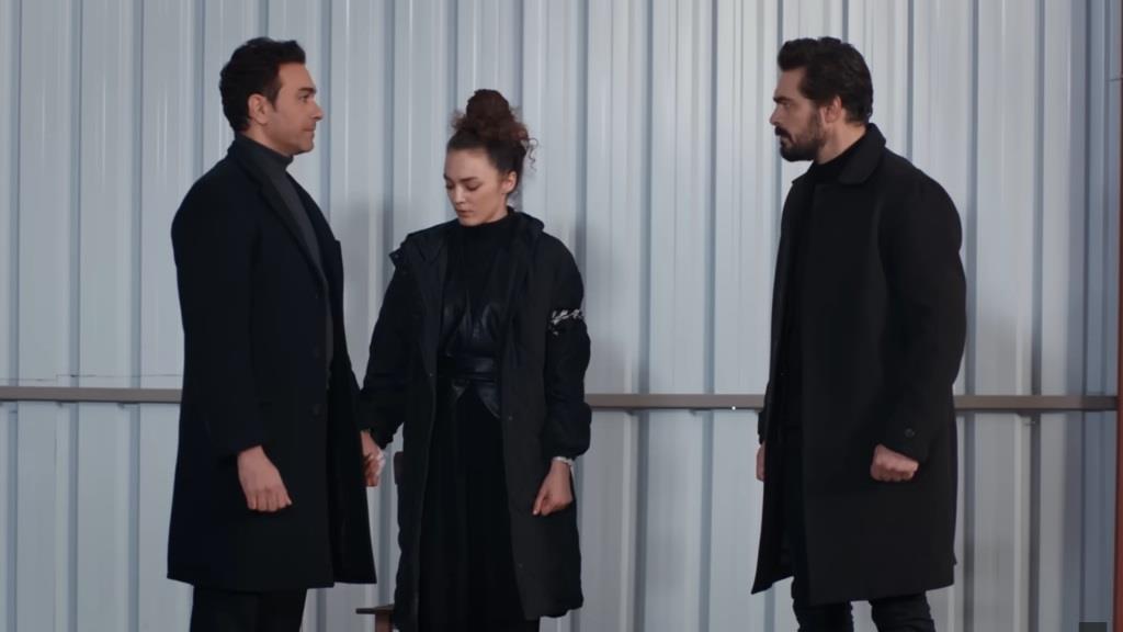 Nedim ogłasza swój związek z Naną przed Yamanem.