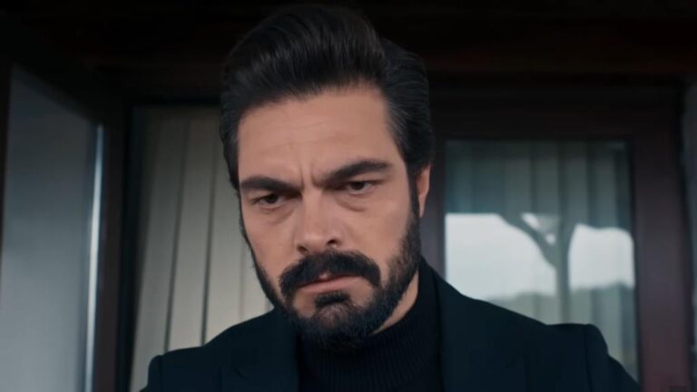 Yaman patrzy gniewnie.