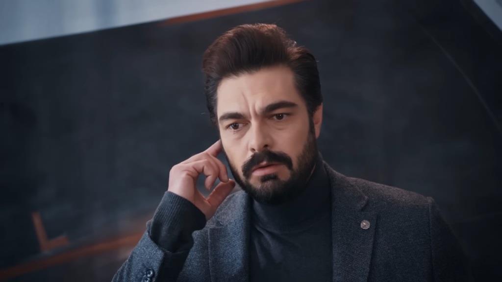 Yaman jest zaskoczony, słysząc w słuchawce wyznanie Nany.