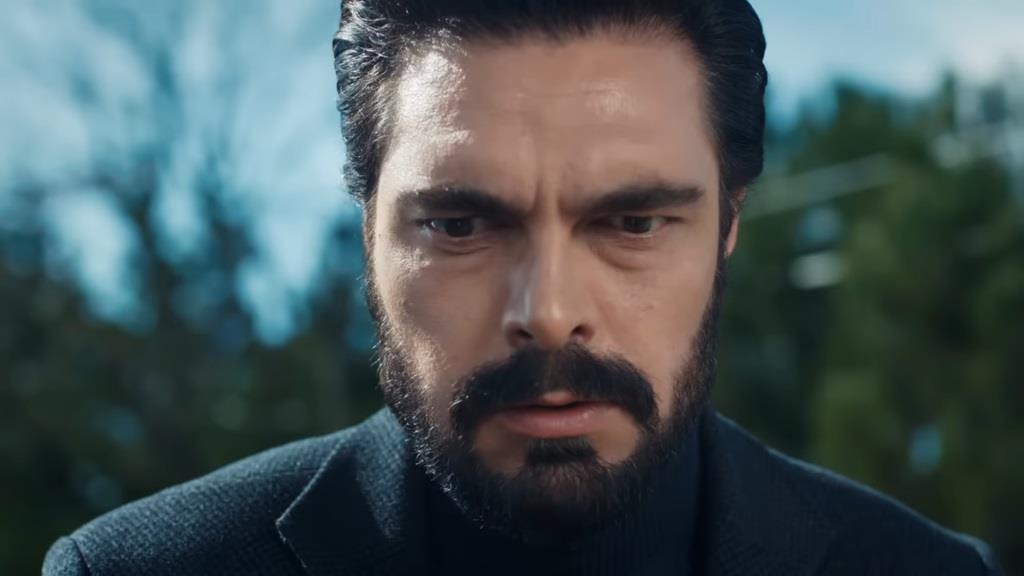 Yaman słyszy w słuchawce huk wystrzału. Jest zdruzgotany.