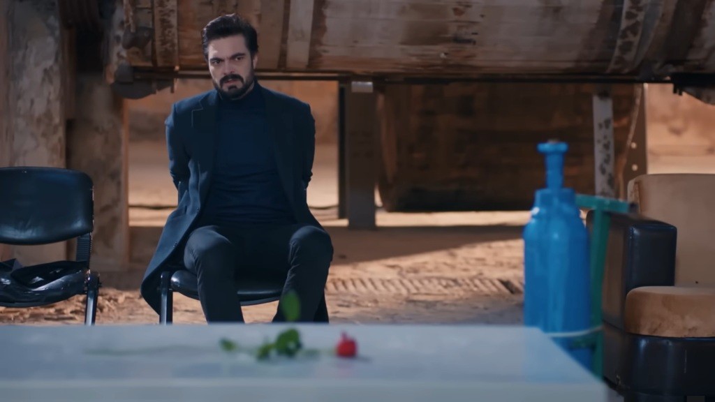 Yaman uwięziony w magazynie.