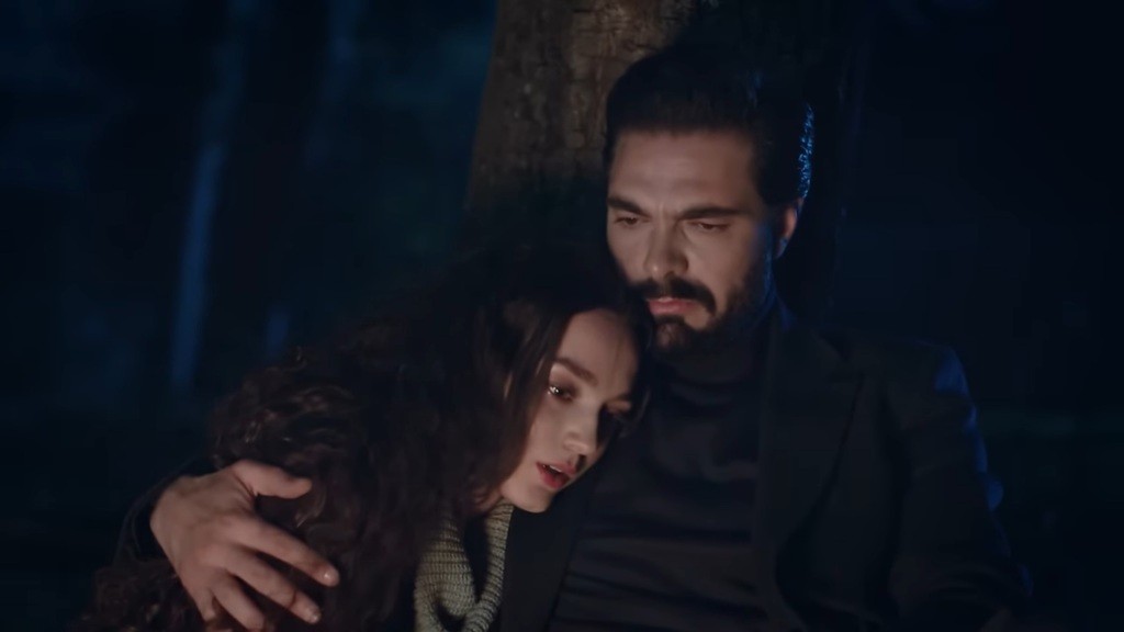 Yaman obejmuje Nanę.