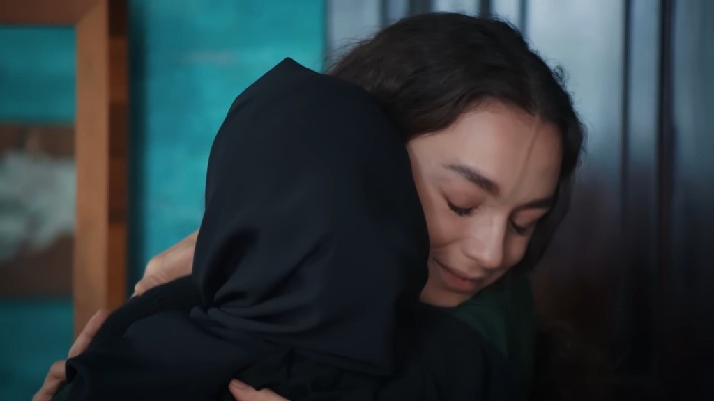 Nana przytula Akcę.