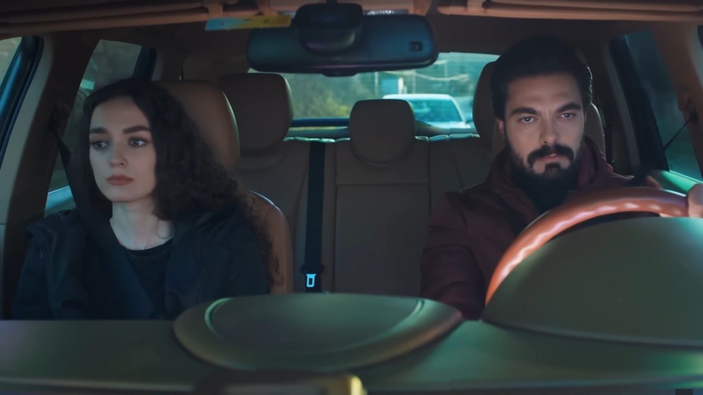 Nana i Yaman w samochodzie.