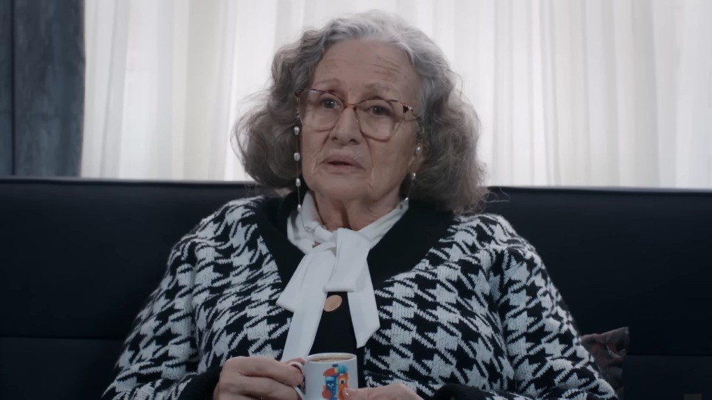 Starsza pani - niezapowiedziany gość Ferita i Ayse.