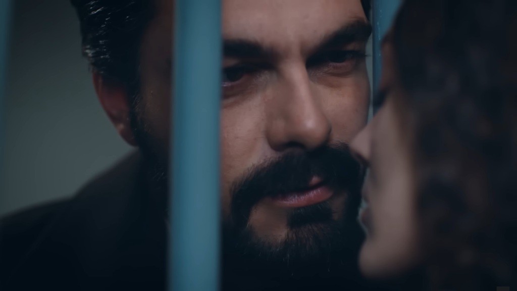 Yaman chce pocałować Nanę.