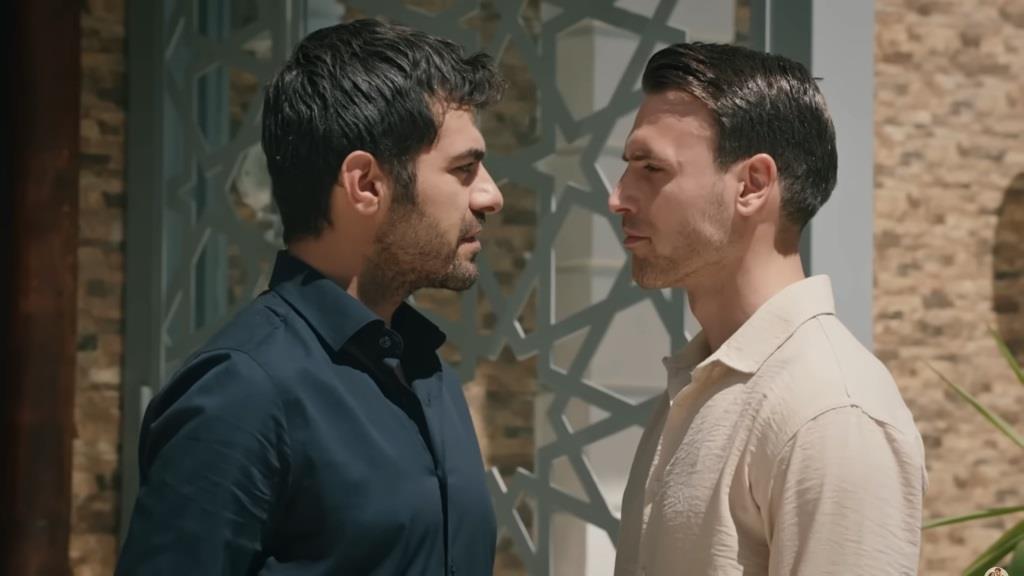 Halil i Alper twarzą w twarz.