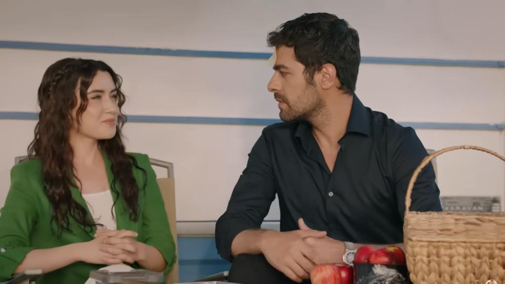 Zeynep i Halil grają w "Zgadnij, kim jestem".