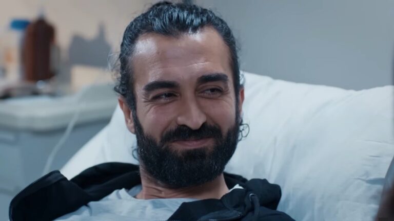 Mimo poważnej operacji, Ferit nie traci dobrego humoru.