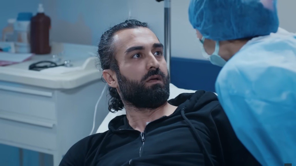 Ferit boi się pielęgniarki.