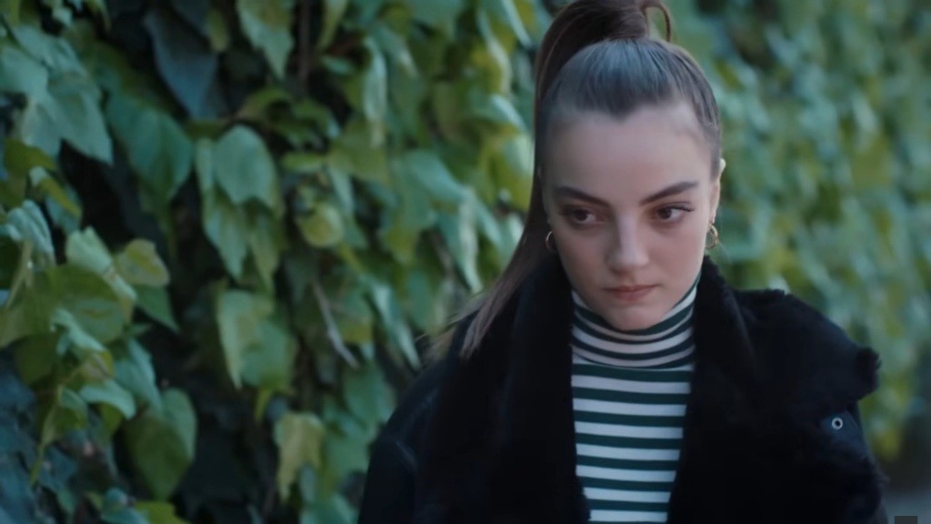 Basak patrzy złowrogo.