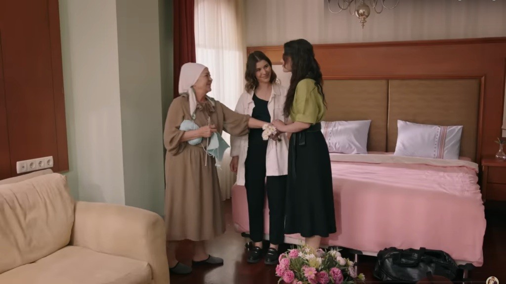 Zumrut, Selma i Zeynep.