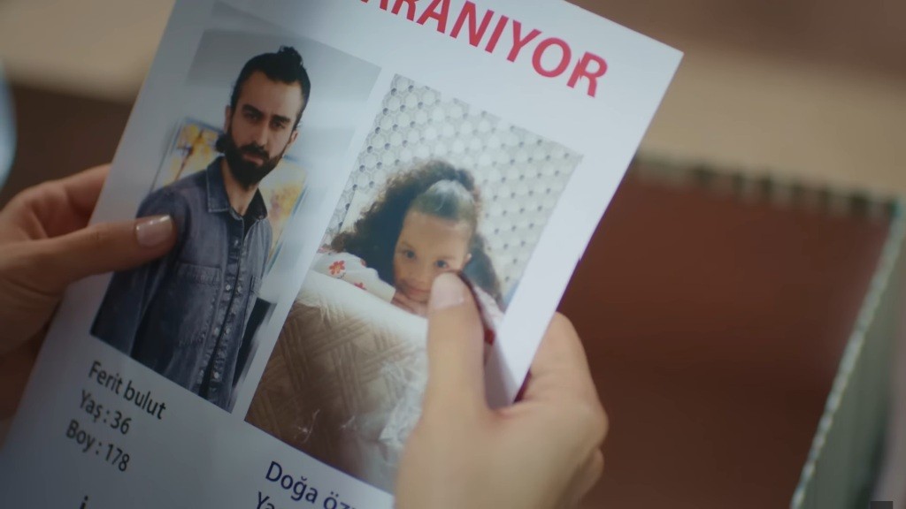 Plakat ze zdjęciami Ferita i Dogi.