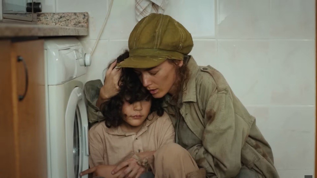 Nana przytula Yusufa.