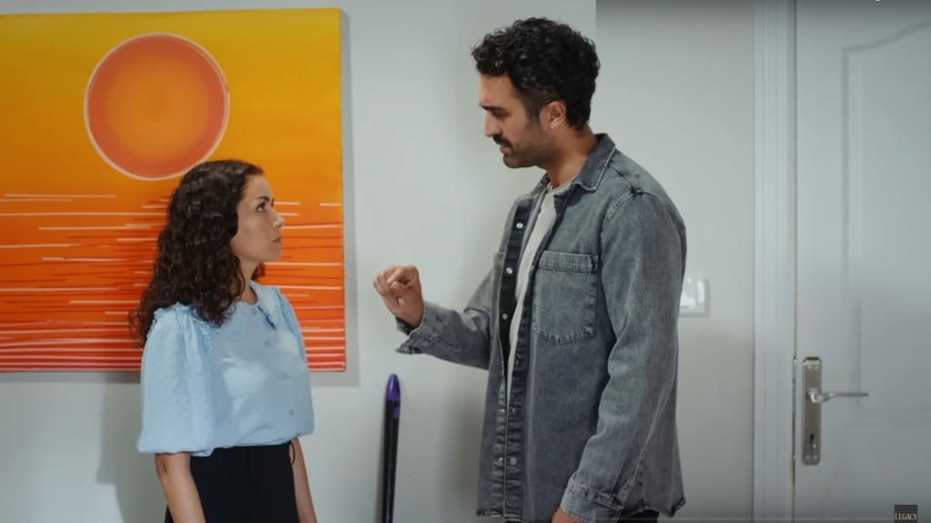 Ferit pokazuje Aynur, jak niewiele brakowało, by powiedział Dodze prawdę.