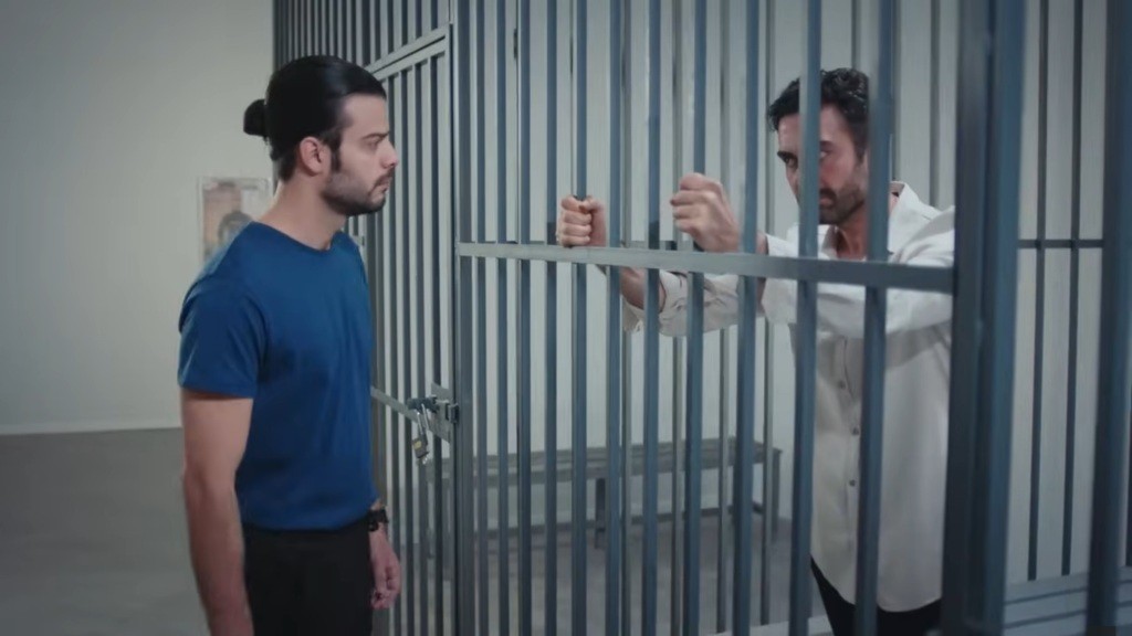 Volkan odwiedza zamkniętego w celi Ferita.