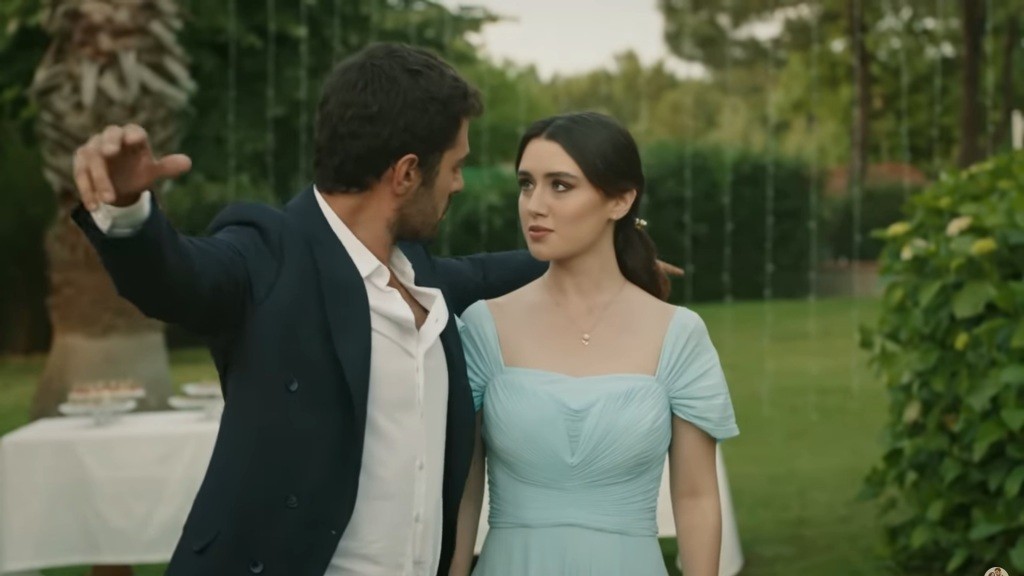 Halil podczas tańca Zeybek.