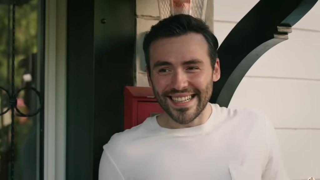 Hakan jest szczęśliwy.