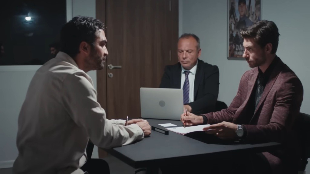 Ferit zeznaje przed prokuratorem.