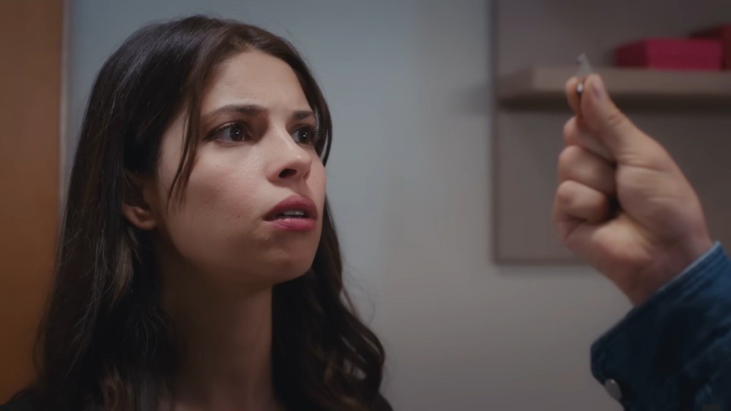 Ayse jest zszokowana odkryciem Ferita.