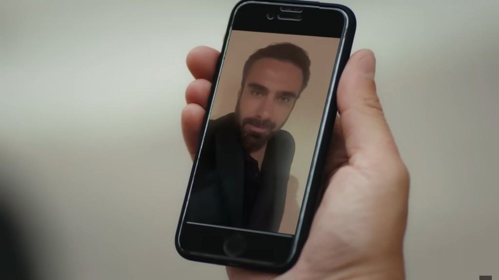 Trucizna na ekranie telefonu Poyraza.